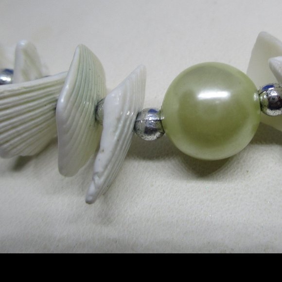 Seashell Necklace Real Seashell Chips Faux Pearls SilverTone Plastic Spacer Bead - Picture 6 of 12